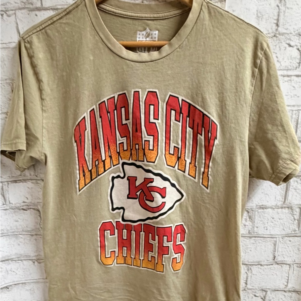 NFL Kansas City Chiefs Tan Tee with Red & Gold Graphic